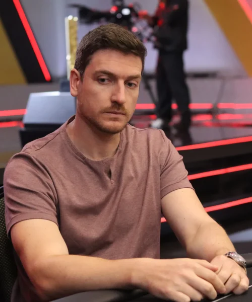 Selouan se calzó el brazalete mayor de las WSOP online, en una final con alta presencia latina