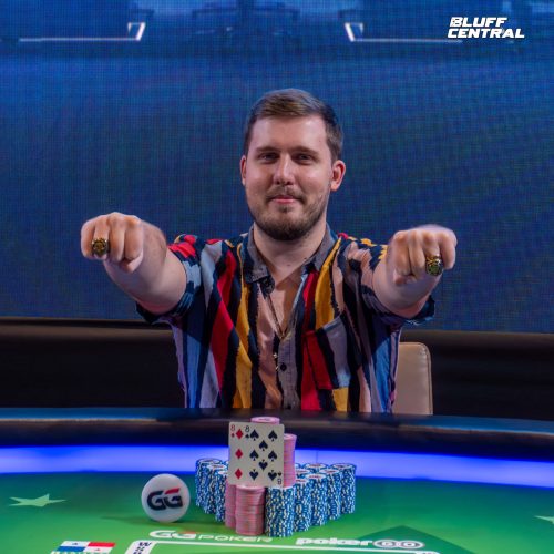 Roberts consiguió un anillo para cada mano en el WSOP-C Panamá