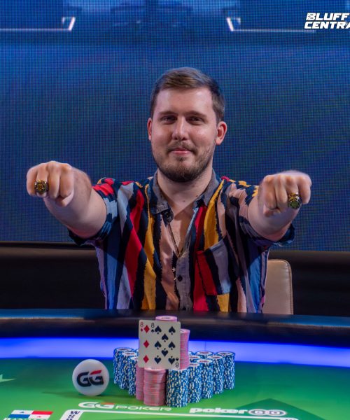 Roberts consiguió un anillo para cada mano en el WSOP-C Panamá