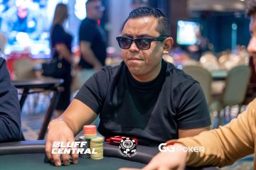 Como escolta de Nazar, Tepale condujo una terna mexicana hacia la arena final para los Gladiadores en el WSOP-C Panamá