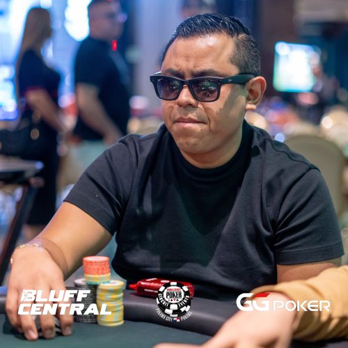 Como escolta de Nazar, Tepale condujo una terna mexicana hacia la arena final para los Gladiadores en el WSOP-C Panamá