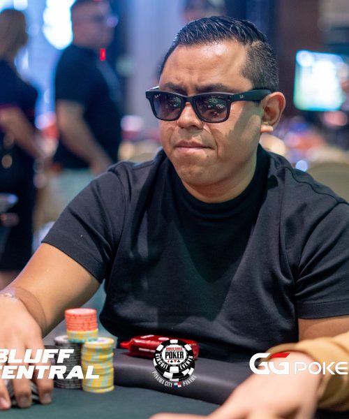 Como escolta de Nazar, Tepale condujo una terna mexicana hacia la arena final para los Gladiadores en el WSOP-C Panamá