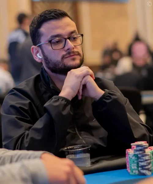 Pineda llega como el mejor hispano a la jornada que definirá los finalistas en el Super Main Event de las WSOP Paradise