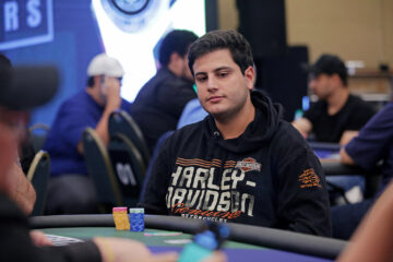 Aziz consiguió su lugar en el podio del Main Event de un SCOOP Warm-Up que dejó un balance muy positivo para los latinos