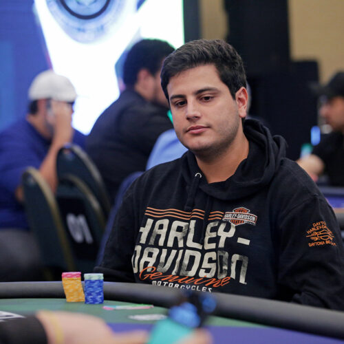 Aziz consiguió su lugar en el podio del Main Event de un SCOOP Warm-Up que dejó un balance muy positivo para los latinos