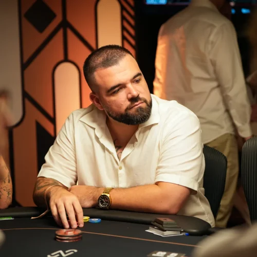 Padilha comanda un poker de ases brasileños, en busca del título del GGMasters High Rollers este lunes