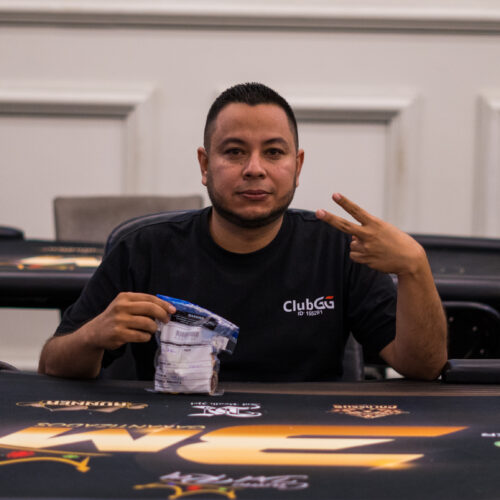 Pérez fue el primer capitán de vuelo en la apertura de un nuevo festival en el Casino del Rey