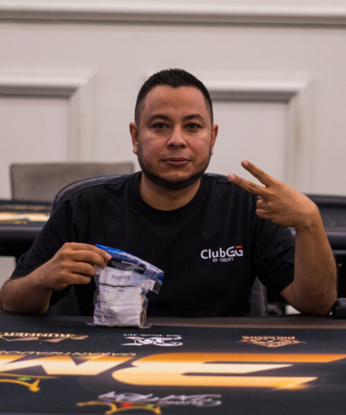 Pérez fue el primer capitán de vuelo en la apertura de un nuevo festival en el Casino del Rey