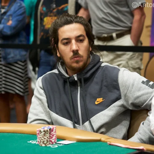 Piñeiro encabeza la tropa latinoamericana en la batalla por la millonaria bolsa del Mini Mystery, que tiene su Día 2 este domingo