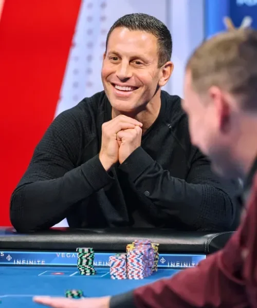 Garrett Adelstein vuelve a las mesas mientras revive la polémica más grande del poker moderno