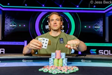 Protegido: Alex se coronó en el US$10.000 Super Turbo Bounty y completó la hazaña para el matrimonio Foxen, con dos pulseras en el mismo verano