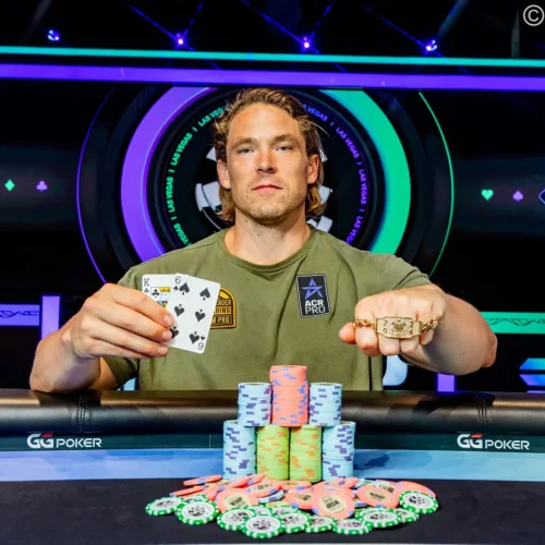 Alex se coronó en el US$10.000 Super Turbo Bounty y completó la hazaña para el matrimonio Foxen, con dos pulseras en el mismo verano