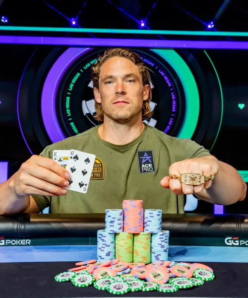 Alex se coronó en el US$10.000 Super Turbo Bounty y completó la hazaña para el matrimonio Foxen, con dos pulseras en el mismo verano