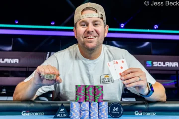 Novick quedó pronto en fuera de lugar en el Freezeout que coronó como tricampeón a Johnson