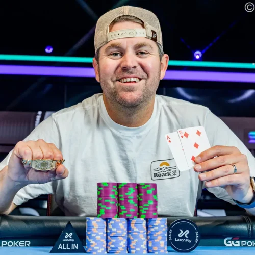 Novick quedó pronto en fuera de lugar en el Freezeout que coronó como tricampeón a Johnson