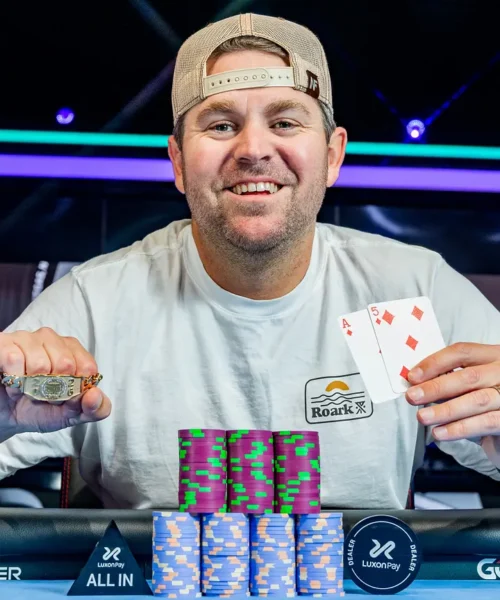 Novick quedó pronto en fuera de lugar en el Freezeout que coronó como tricampeón a Johnson