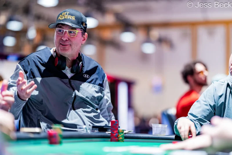 Hellmuth avanza hacia un nuevo brazalete para su colección, en el Omaha Hi-Lo Championship