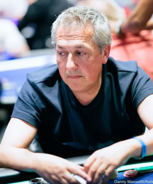 Sagra, entre los mejores del chip count y Toro con un importante aire en la camisa, animan la tropa hispana para el Día 3 del Wynn 10K Championship
