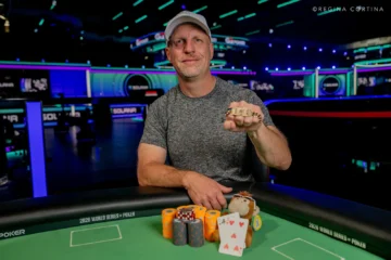 Protegido: Sosa alcanzó la cuota finalista para los hispanos en el US$800 Summer Celebration, que dejó a Price como campeón