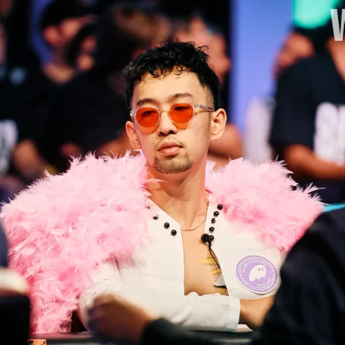 Feng se puso a la sombra de Jumalon y dos asientos quedaron vacíos en el arranque de la mesa final del torneo central de las WSOP 2026