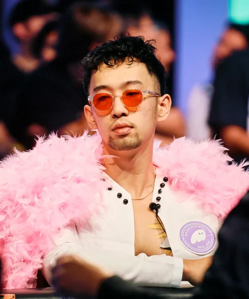 Feng se puso a la sombra de Jumalon y dos asientos quedaron vacíos en el arranque de la mesa final del torneo central de las WSOP 2026